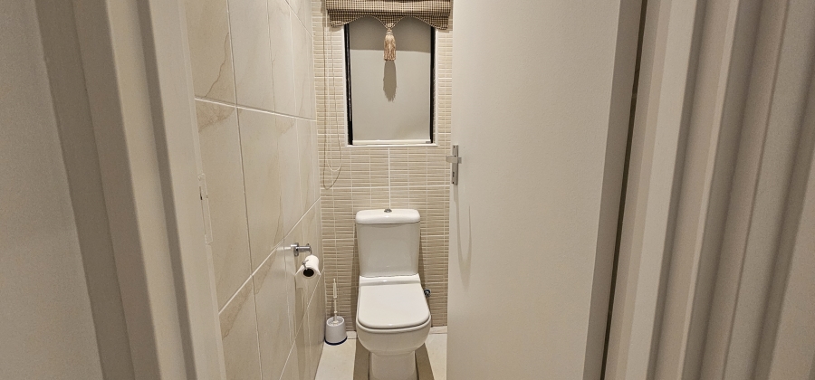 To Let 3 Bedroom Property for Rent in Middedorp Western Cape